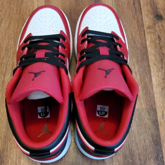 Air Jordan 1 Low "Revese Black Toe" - Men 6.5 (Women US 8) - Picture 4 of 9